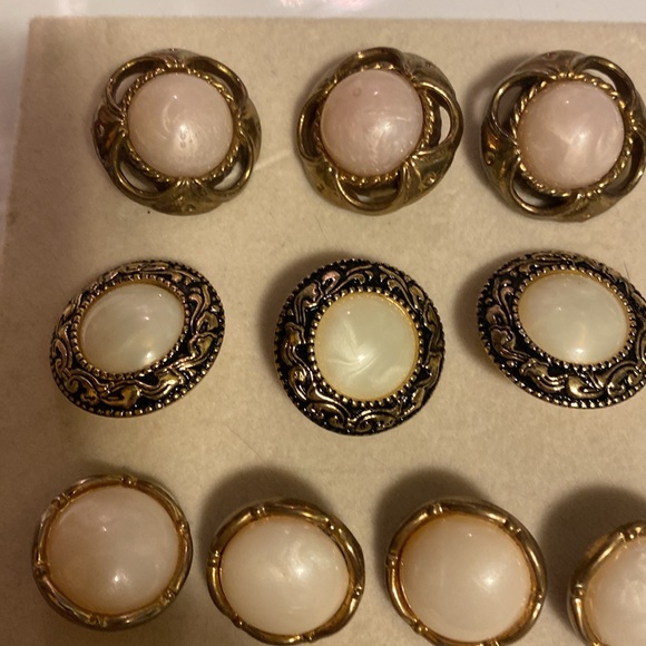Vintage Lucite Center Buttons - Picture 2 of 3